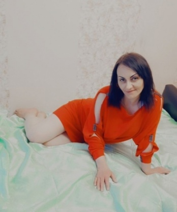 У меня есть талант и умение превратить каждую встречу в незабываемый опыт, полный страсти и эмоций. Великолепная внешность и соблазнительные формы не оставят тебя равнодушным. В моем арсенале ты найдешь множество возбуждающих услуг, которые по достоинству оценят самые требовательные мужчины. А самое главное, у меня есть отличные отзывы, которые подтверждают мою профессиональность и неподдельное удовольствие, которое я могу тебе подарить. Забудь обо всех заботах и расслабься в моих нежных объятиях. Жду тебя в Москве, готовая исполнить самые сокровенные желания.💫💕✨ Уля